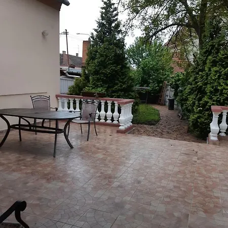 Tatu Vendeghaz Apartament